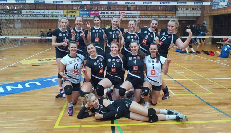 Hráčky VK ČEZ České Budějovice po vítězství nad Hronovem (autor: facebook klubu)