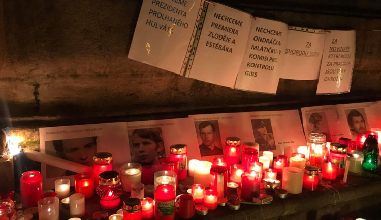 Lidé po celé republice protestují proti zvolení Ondráčka do čela GIBSu. Klíče zvonily i v Budějcích