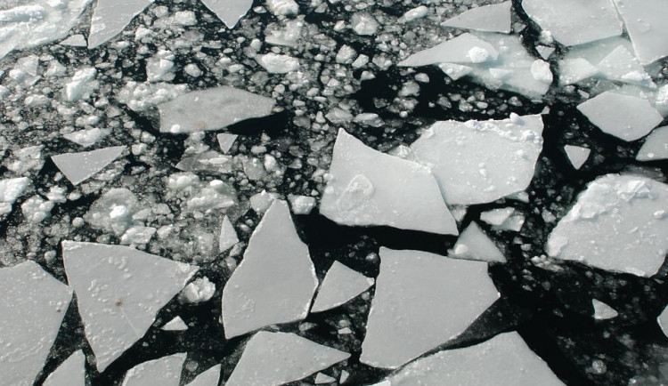 Policejní potápěči nalezli po několikadenním pátrání tělo utonulého bruslaře