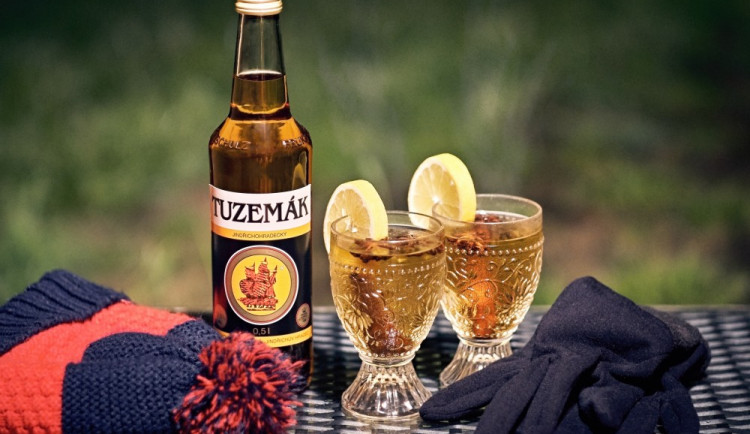 Tuzemák, rum s plachetnicí, patří ke stálicím jindřichohradecké likérky Fruko-Schulz.