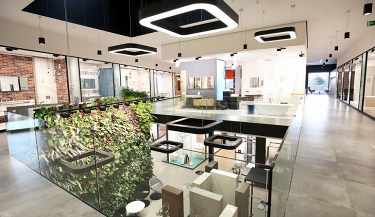 Prodejna Senesi na Strakonické ulici je s přehledem největší koupelnový a kuchyňský showroom v České republice, kde najdete inspiraci na více než čtyřech tisících metrech čtverečních.