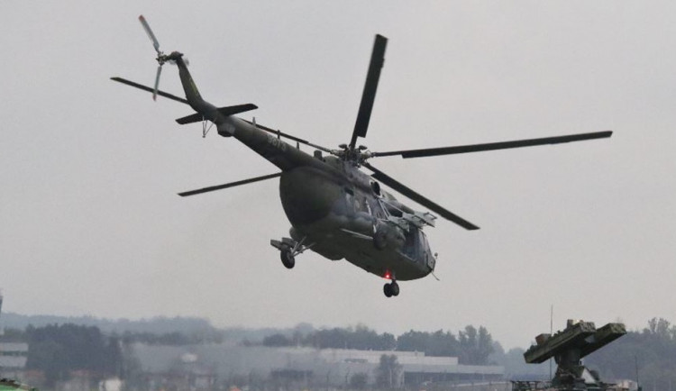 V Boleticích se při kontrole bojového vrtulníku zranil voják
