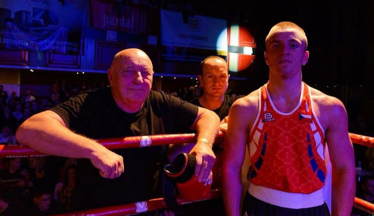 David Popovič s týmem na turnaji v roce 2017