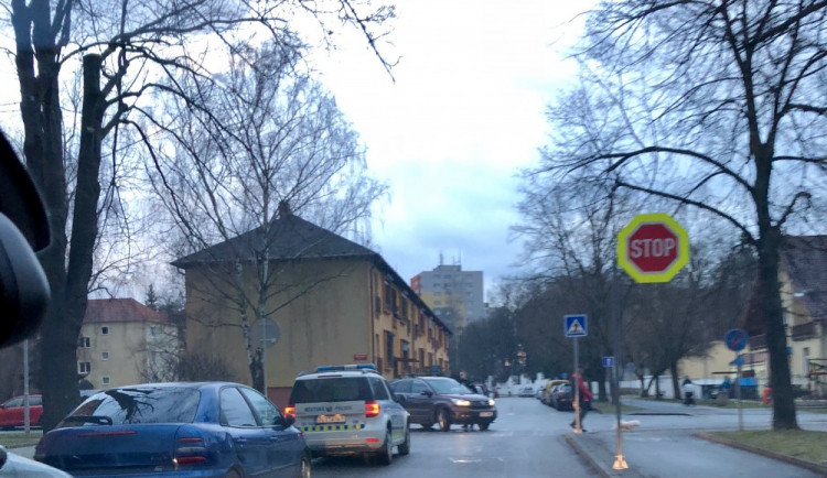 Nové značení v Neplachově ulici směrem k hřbitovu.