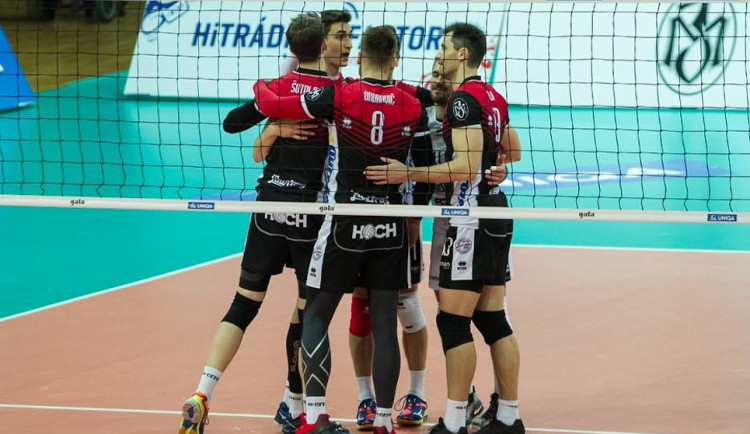 Volejbalisté budějckého Jihostroje dnes, ve čtvrtek 22. března, porazili ve druhém čtvrtfinálovém utkání play-off extraligy mužů Ústí nad Labem 3:1. Sérii vedou 2:0.