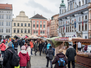Jarní trhy na náměstí Přemysla Otakara II. v Českých Budějovicích.