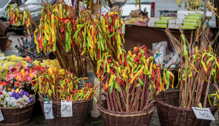 Jarní trhy na náměstí Přemysla Otakara II. v Českých Budějovicích.