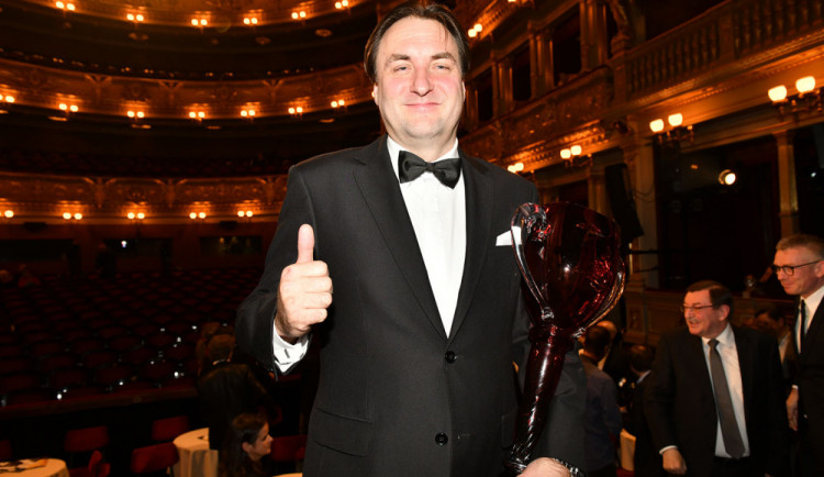Svatopluk Sem slaví úspěch. Za operu La Traviata získal celostátní Cenu Thálie