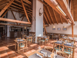 Restaurace je momentálně otevřena v zimním zkráceném provozu ve všední dny od šestnácti, o víkendu od půl jedenácté vždy do deseti večer.