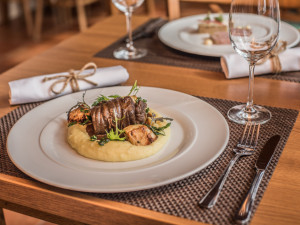 Menu v restauraci Lovecká chata, která patří k čtyřhvězdičkovému Parkhotelu v Hluboké nad Vltavou, dostalo zbrusu nový kabát.