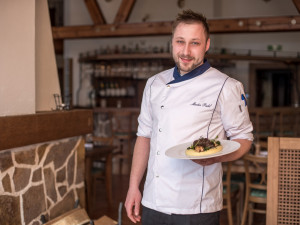 Šéfkuchaři Martinovi Pudilovi není ani třicet let, ale zkušeností má na rozdávání.