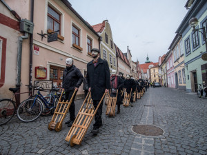 Tajemní hrkači rozeznívají budějcké ulice. Nezmeškejte působivé setkání.