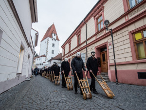 Tajemní hrkači rozeznívají budějcké ulice. Nezmeškejte působivé setkání.