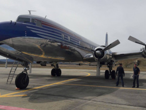 Na letišti v Plané přistával letoun Douglas DC-6 z Red Bull stáje