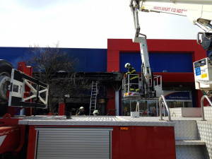 Požár stánku s občerstevním u budějckého Tesca.