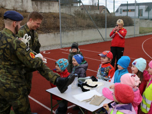 Ve středu 4. dubna zavítali vojáci do mateřské školy ve Volyni