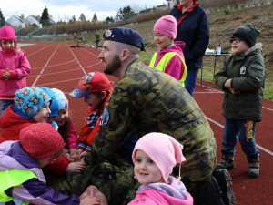 Ve středu 4. dubna zavítali vojáci do mateřské školy ve Volyni