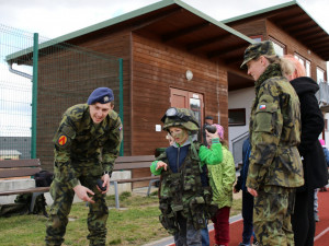 Ve středu 4. dubna zavítali vojáci do mateřské školy ve Volyni