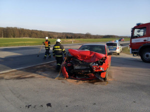 Vážná nehoda dvou aut v Protivíně si vyžádala pět těžce zraněných osob