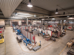 Firma META skladovací technika na Rudolfovské třídě v Českých Budějovicích patří mezi lídry ve výrobě ocelových konstrukcí a speciálních těžkých regálů pro průmysl a obchod.