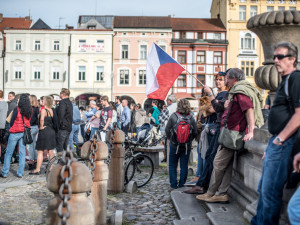 Pietní shromáždění za oběti koncentračního tábora v Letech u Písku se v pondělí 9. dubna uskutečnilo na náměstí Přemysla Otakara II. v Českých Budějovicích.