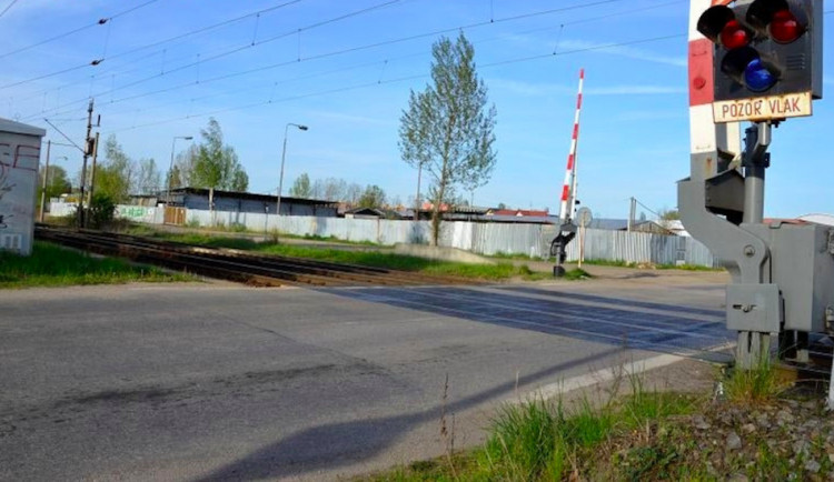 Oprava železničního přejezdu v Nemanické ulici ovlivní městskou hromadnou dopravu