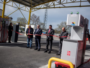 Slavnostní přestřižení pásky.