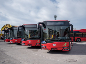 Nové autobusy, které dopravní podnik pořídil i díky dotacím z Evropské unie.