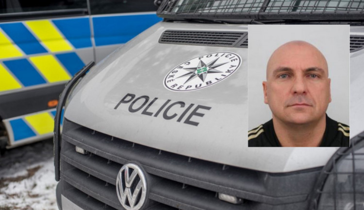 Policie má v hledáčku muže, který uniká spravedlnosti.