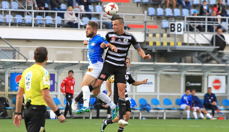 Fotbalisté Dynama porazili v utkání 22. kola národní ligy Frýdek-Místek 2:1.