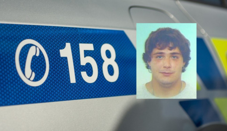 Policie po tomto muži pátrá od roku 2016.