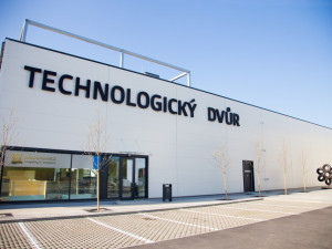 Technologický dvůr je specialista na .sanitu, topení a izolaci