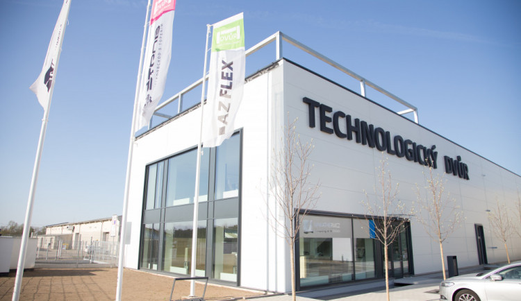 Technologický dvůr je specialista na sanitu, topení a izolaci.