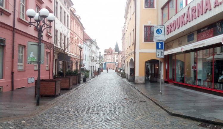 Původní osvětlení v ulici Dr. Stejskala.