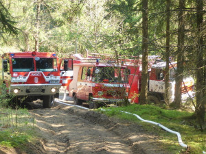 Hasiči likvidovali požár šestnáctihektarového lesa na Českokrumlovsku