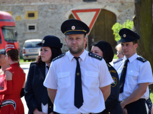 Hasiči z Mydlovar na Českobudějovicku uvedli v sobotu 21. dubna slavnostně do „služby“ své nové vozidlo pro přepravu osob.