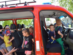 Hasiči z Mydlovar na Českobudějovicku uvedli v sobotu 21. dubna slavnostně do „služby“ své nové vozidlo pro přepravu osob.