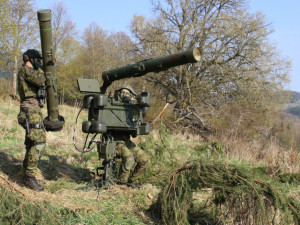 Po fiktivním sestřelení vrtulníku dochází k přebití protiletadlového kompletu RBS-70.