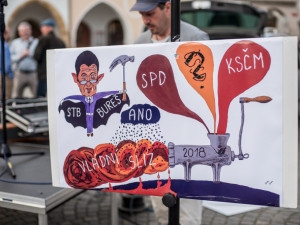 V Budějcích se opět demonstrovalo. Nyní proti plíživé totalitě ANO a Andreji Babišovi.