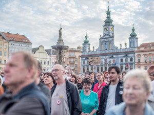 V Budějcích se opět demonstrovalo. Nyní proti plíživé totalitě ANO a Andreji Babišovi.