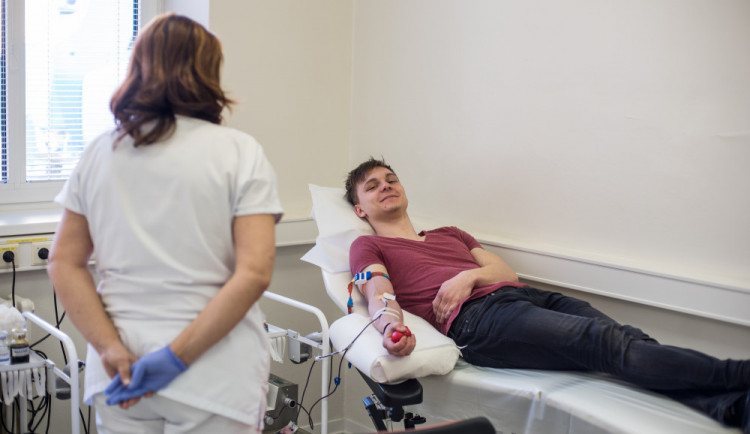 Studentské krvebraní láká k dárcovství mladé lidi