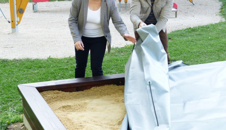 Nové pískoviště mezi ulicemi Branišovská a Emy Destinnové na sídlišti Šumava