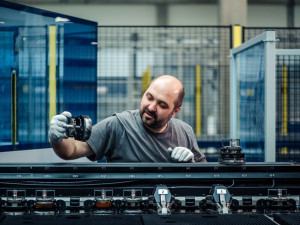 V rámci exkurze výrobním závodem budou k vidění moderní CNC stroje na zpracování plechů.