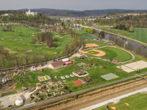 Prodloužený víkend prožijte v lanovém parku nebo na workoutovém hřišti