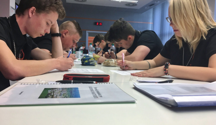 Znalosti studentů prověřil závěrečný test (foto Marek Sviták)