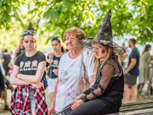 Na letní scéně budějcké Slavie se to i letos hemžilo čarodějnicemi.