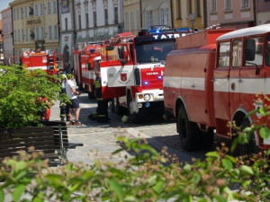 Hasiči vyjížděli do Třeboně k hořící střeše.