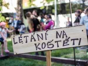 Na letní scéně budějcké Slavie se to i letos hemžilo čarodějnicemi.