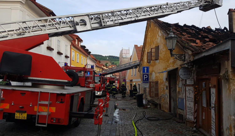 V Rooseveltově ulici v Českém Krumlově hořelo.