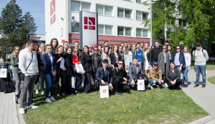 Zahraniční studentské týmy na VŠTE řešily, jak úspěšně podnikat